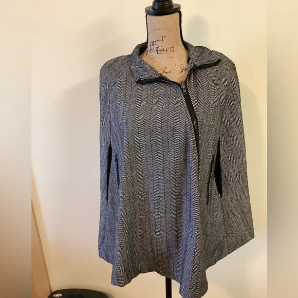 Haoduoyi Herringbone‎ Side Zip Cape, M - Picture 2 of 6